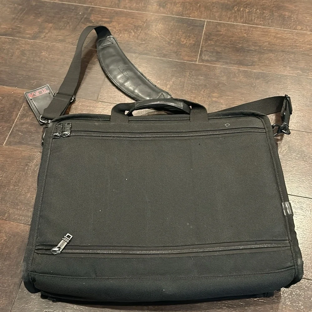 Tumi Alpha3 Expandable briefcase Black carry on